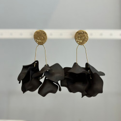 PENDIENTES PETALO NEGRO