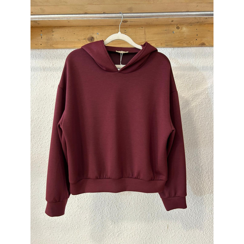 SUDADERA BURDEOS CON CAPUCHA SUDADERA BURDEOS CON CAPUCHA