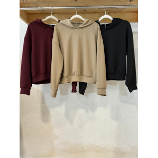 SUDADERA NEGRA CON CAPUCHA