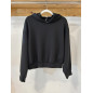 SUDADERA NEGRA CON CAPUCHA