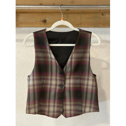 CHALECO CUADROS BURDEOS