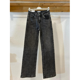 PANTALÓN VAQUERO CORTE RECTO